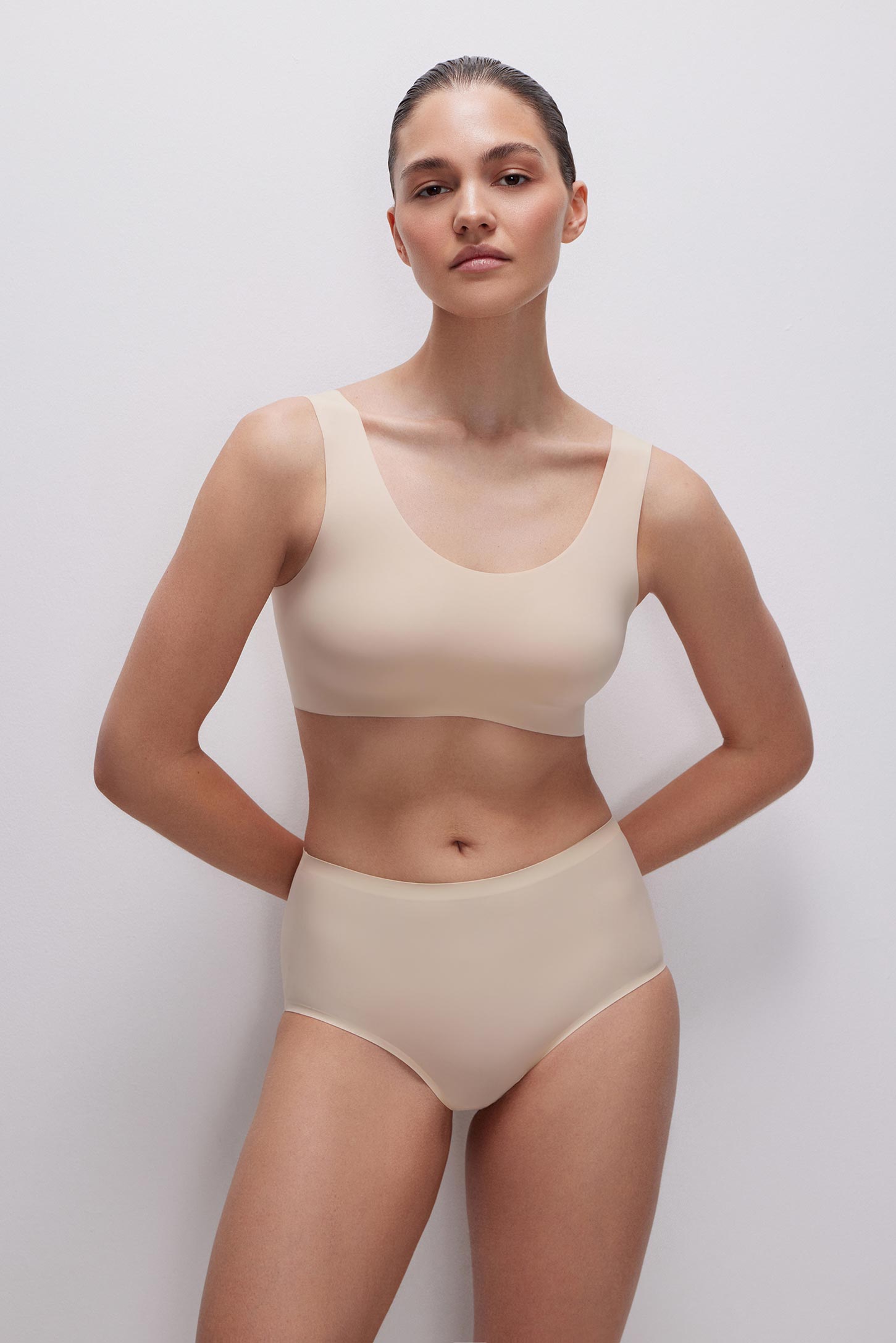 Wide-strapped bustier top with cups INVISIBLE – фото № 2