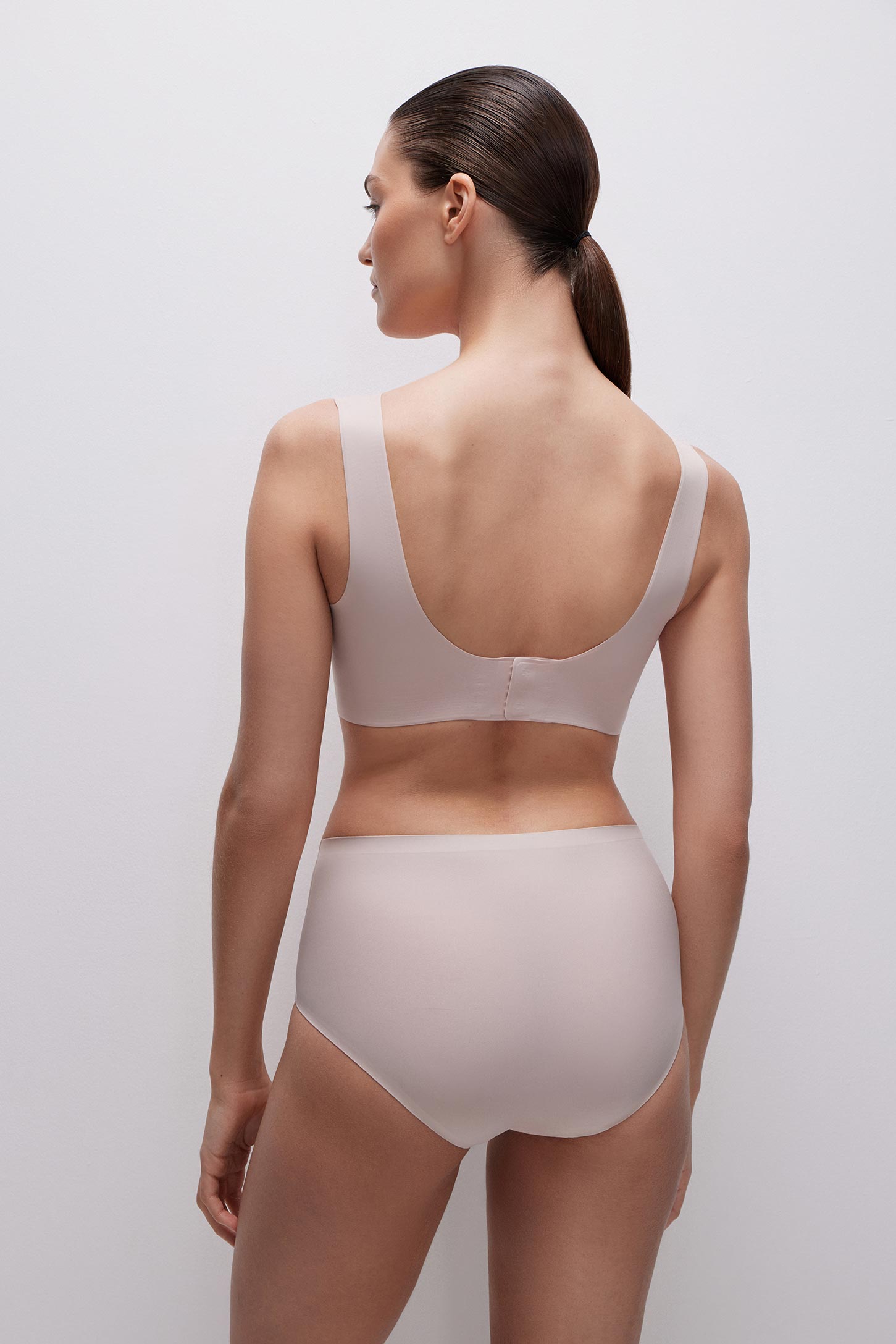 Wide-strapped bustier top with cups INVISIBLE – фото № 4